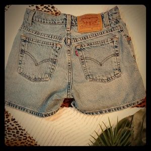 High Waist Levi shorts